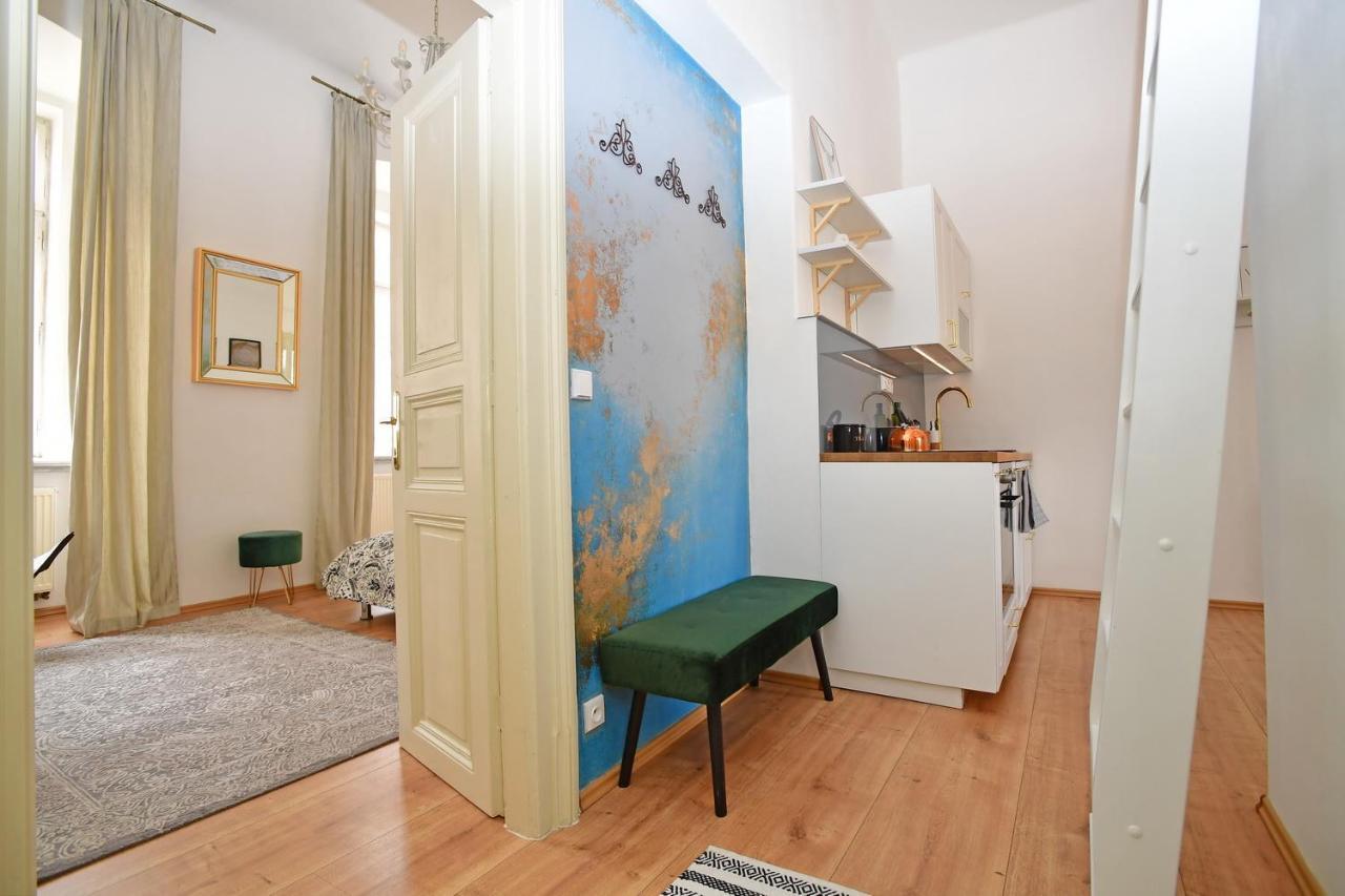 Lovely Little Cosy Apt In Prága Kültér fotó