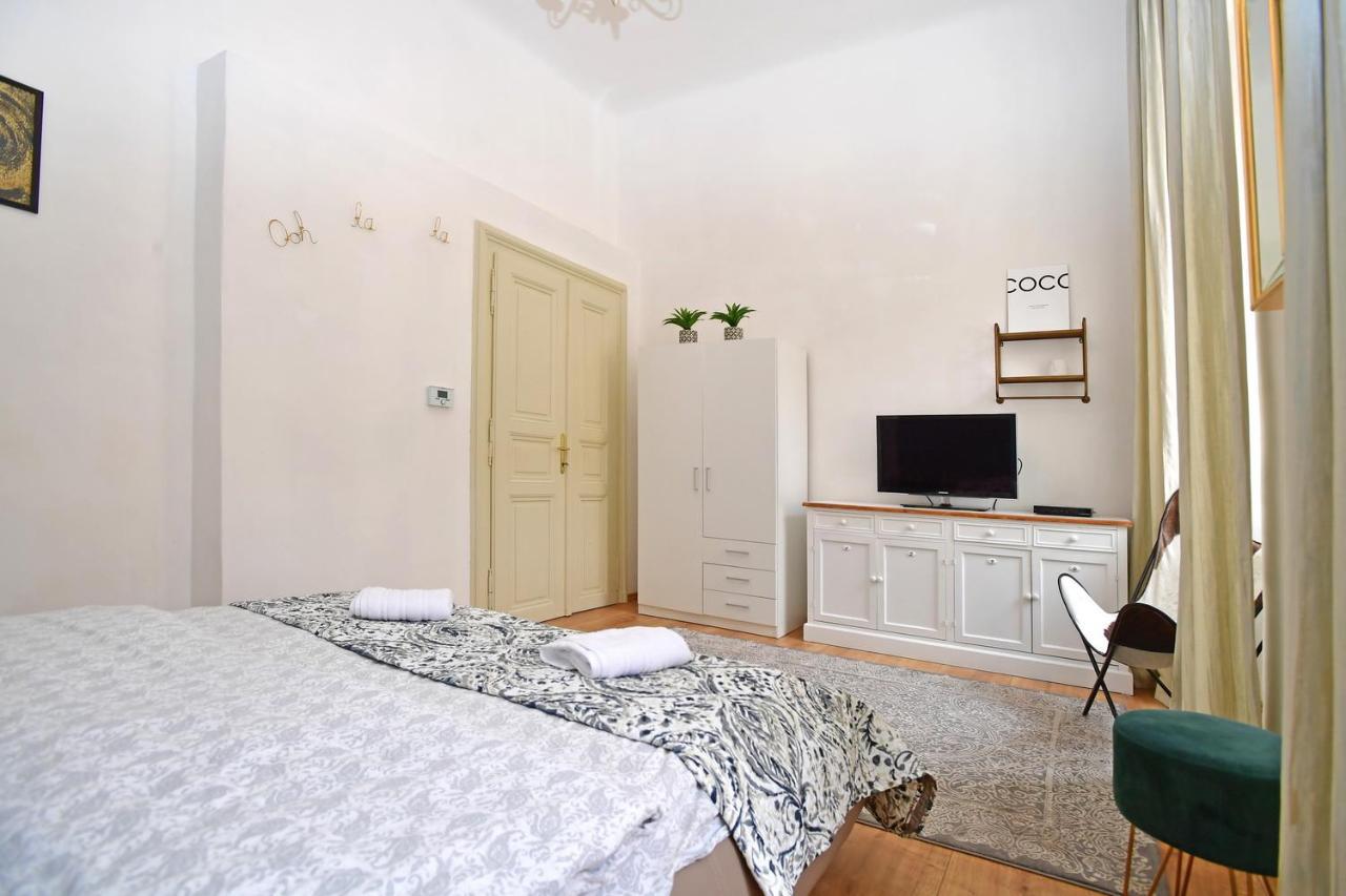 Lovely Little Cosy Apt In Prága Kültér fotó